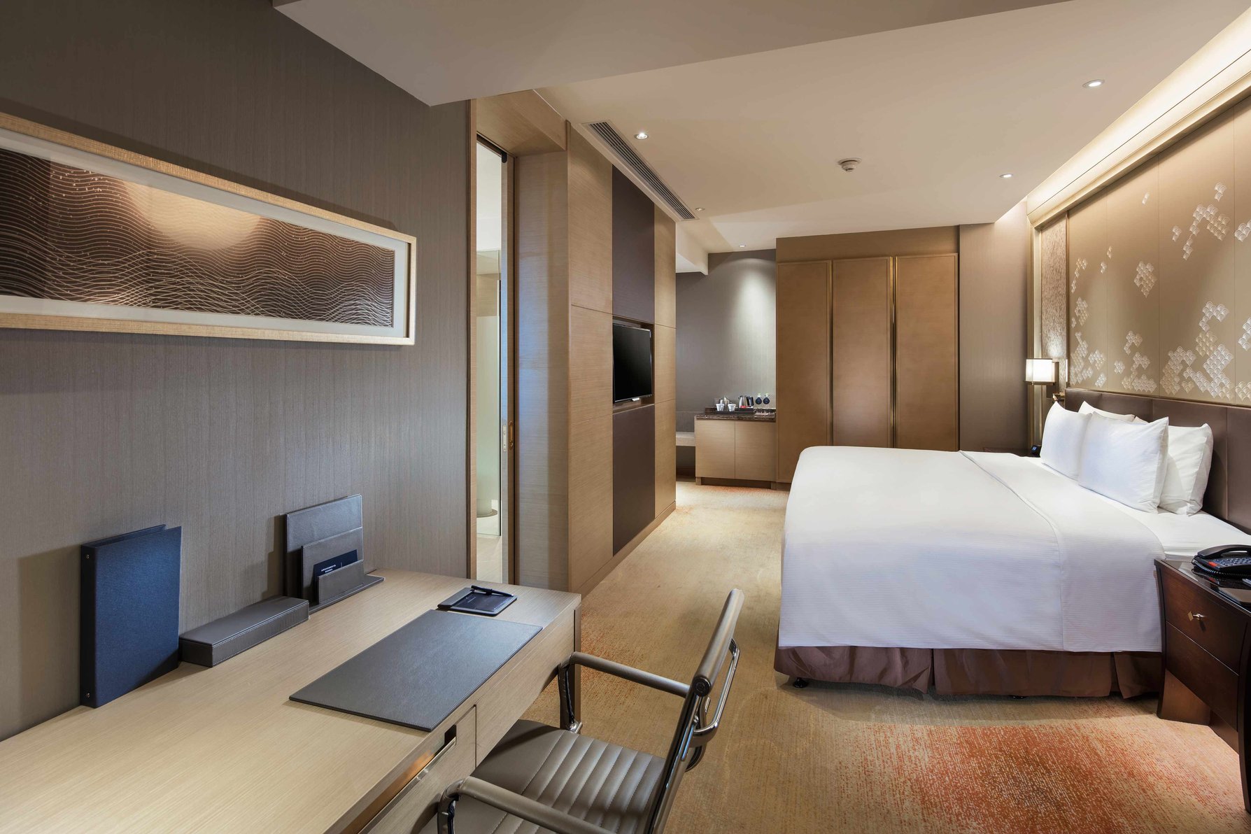 Hilton Yantai Room Type - KING GUEST ROOM