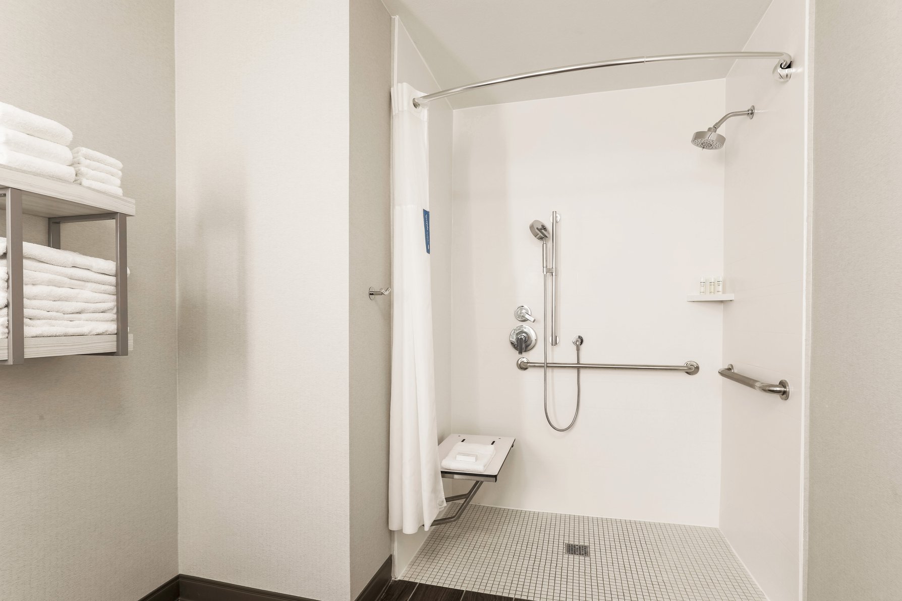 Hampton Inn & Suites Windsor - Sonoma Wine Country Room Type - 2QN MOB HEA ACC RIS STU NS