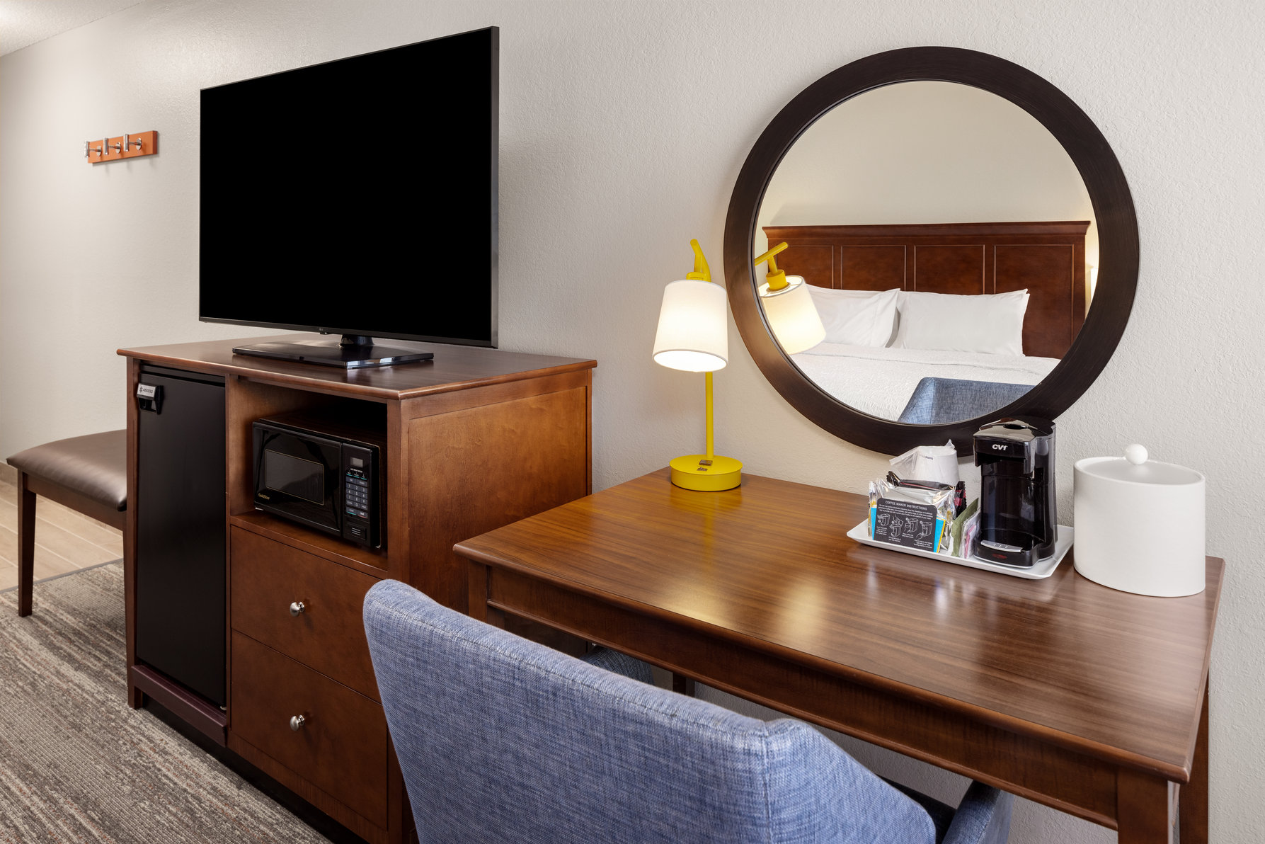 Hampton Inn by Hilton Minneapolis NW Maple Grove Room Type - KING STANDARD-NON SMOKING
