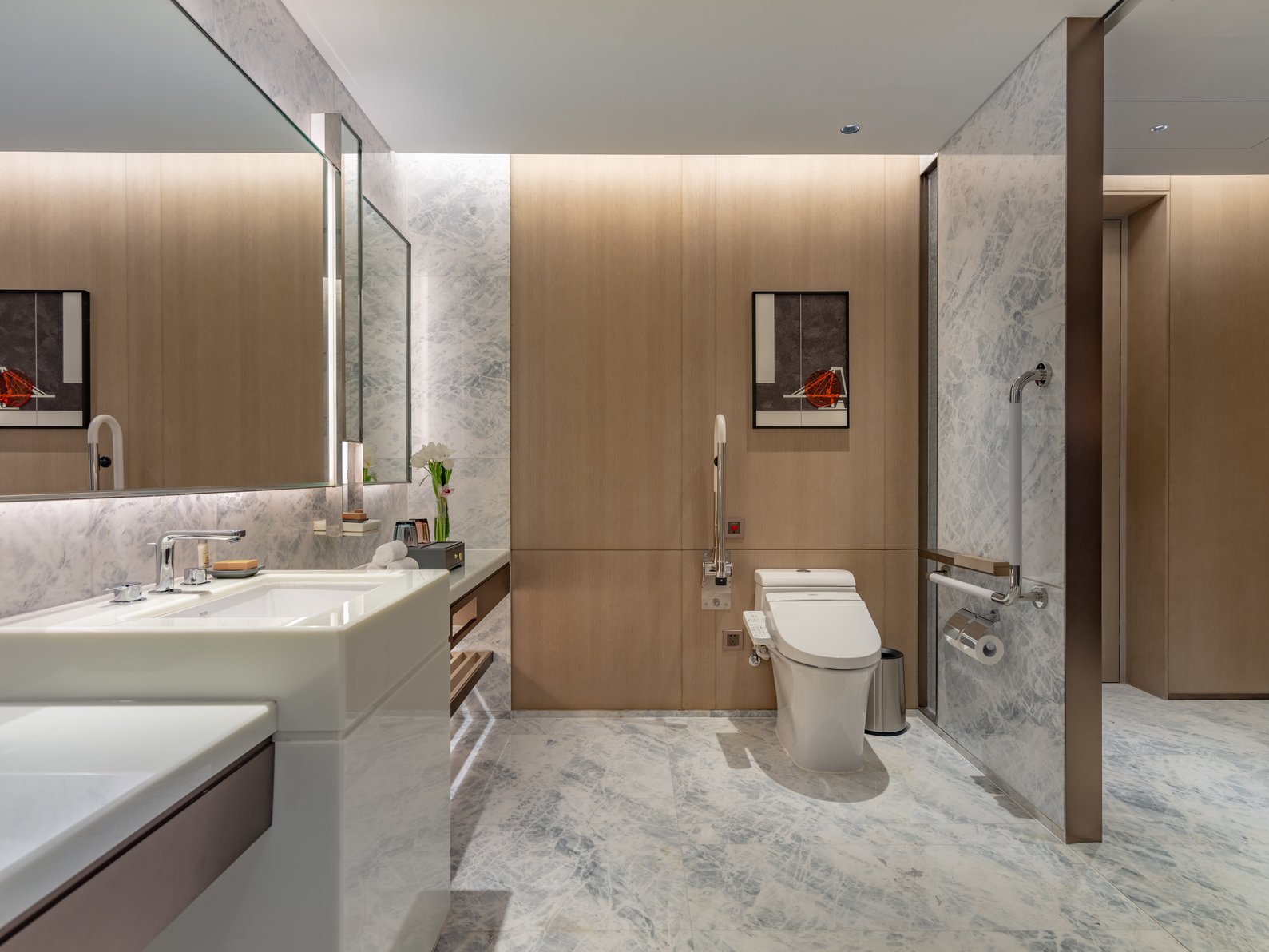 Hilton Shenzhen World Exhibition & Convention Center Room Type - KING ACCESSIBLE ROOM