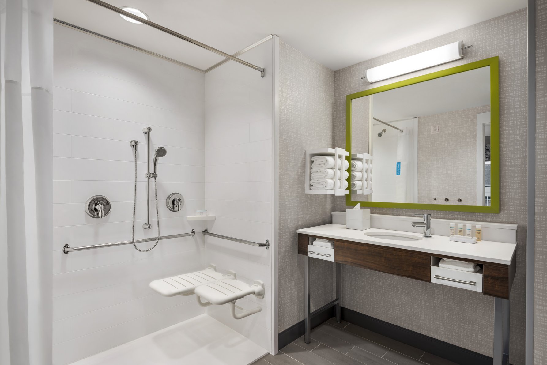 Hampton Inn & Suites Kelowna, British Columbia, Canada Room Type - 1 KNG HR ACC FRG MIC SB NS