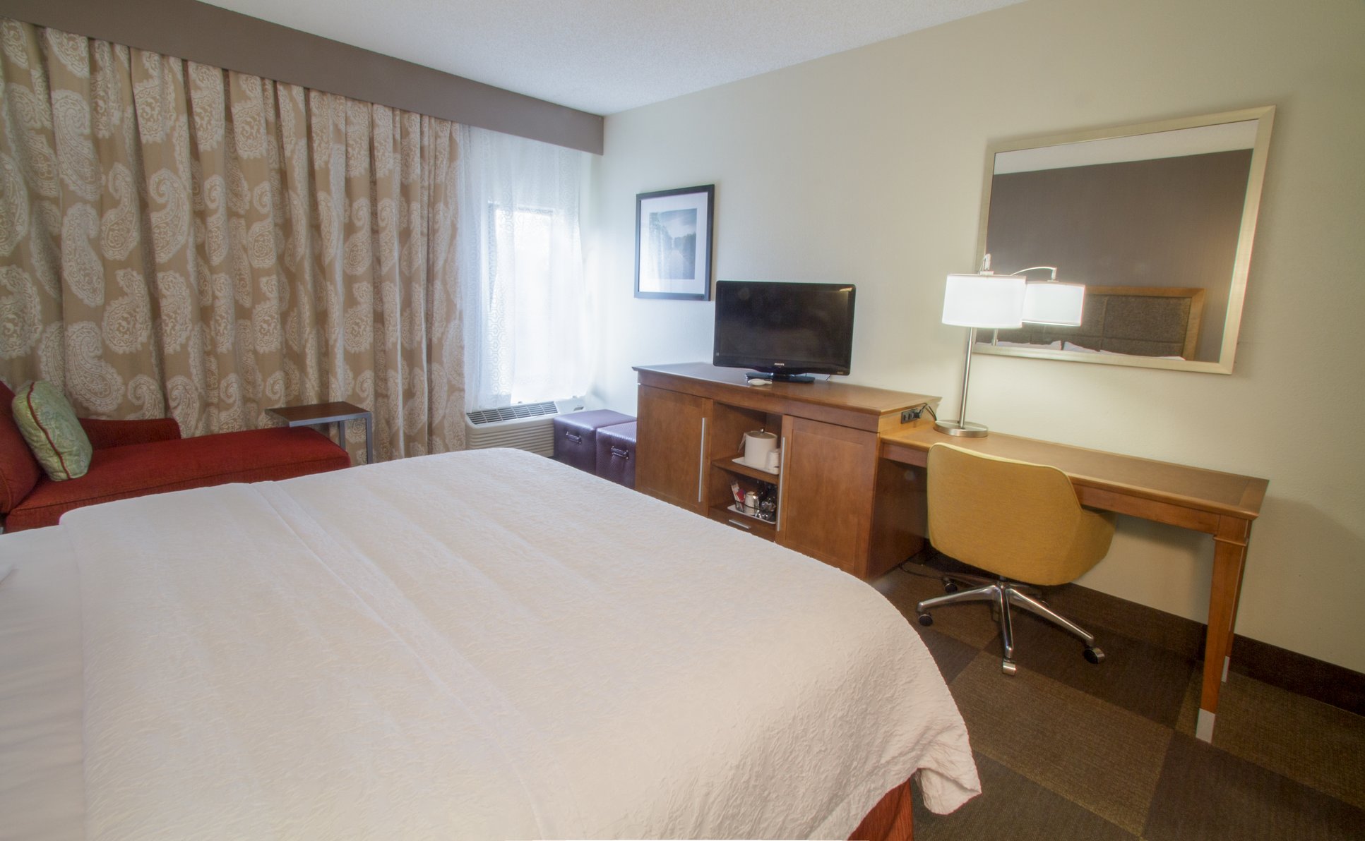 Hampton Inn by Hilton South Haven Room Type - 1 KING ACC W TUB NON SMOK