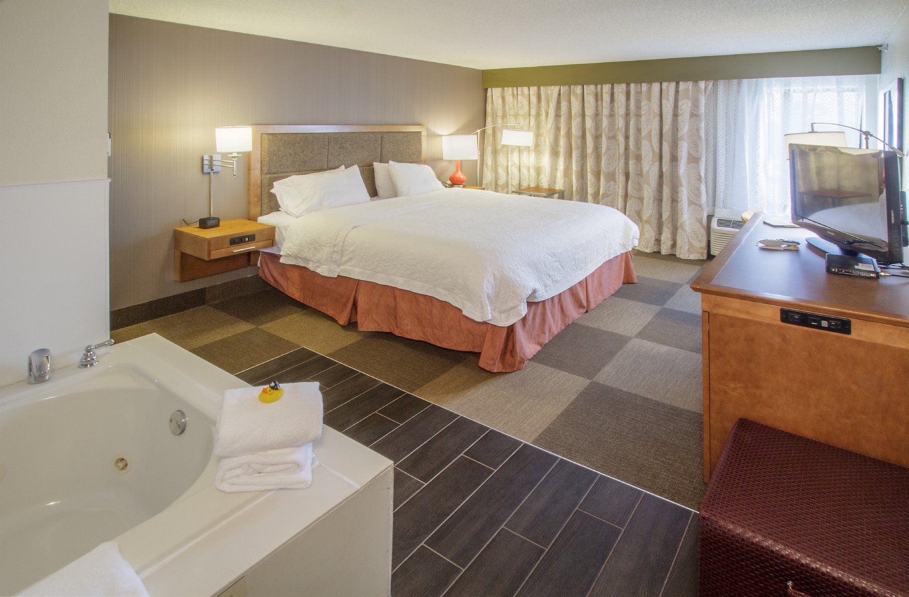 Hampton Inn by Hilton South Haven Room Type - KING WHIRLPOOL-NON SMKG