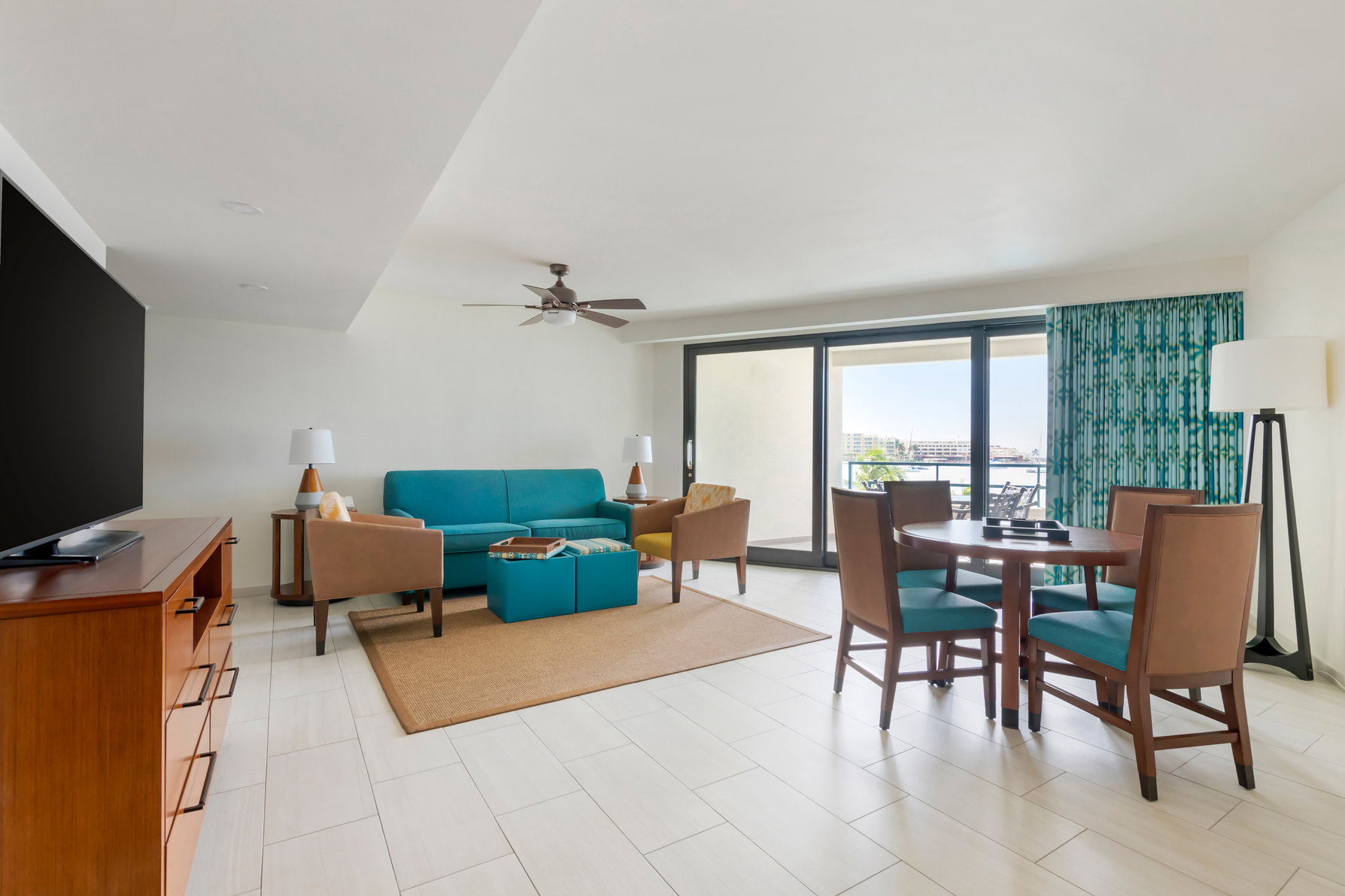 Hilton Vacation Club Royal Palm St. Maarten Room Type - 1 BDRM OCEAN VIEW KING