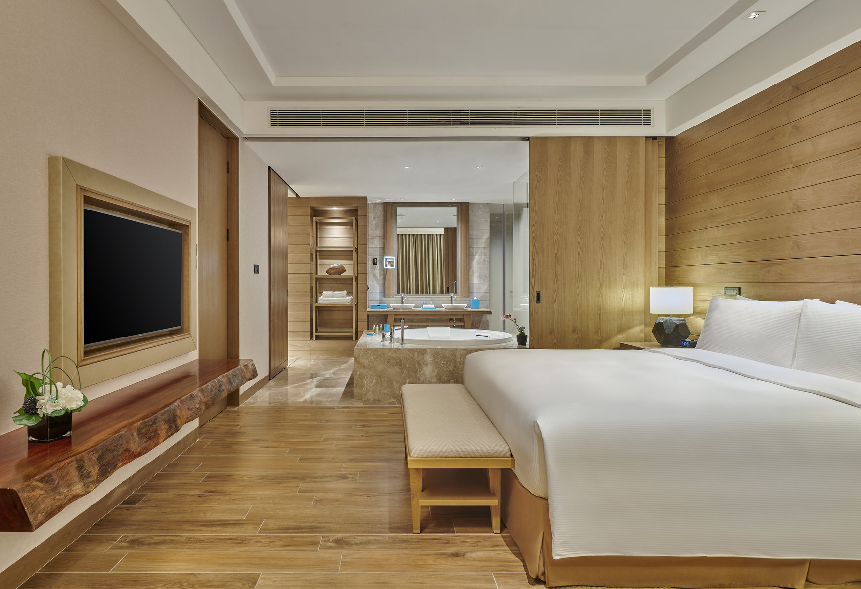 DoubleTree by Hilton Shanwei Room Type - DELUXE SEA VIEW SUITE