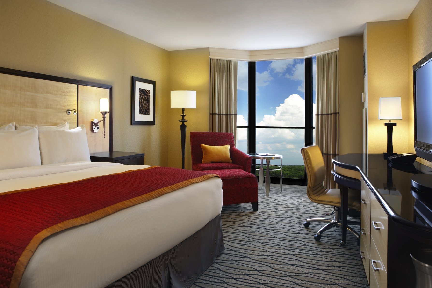 Hilton Rosemont Chicago O'Hare Room Type - 1KG JR STE MOB HR ACC TUB