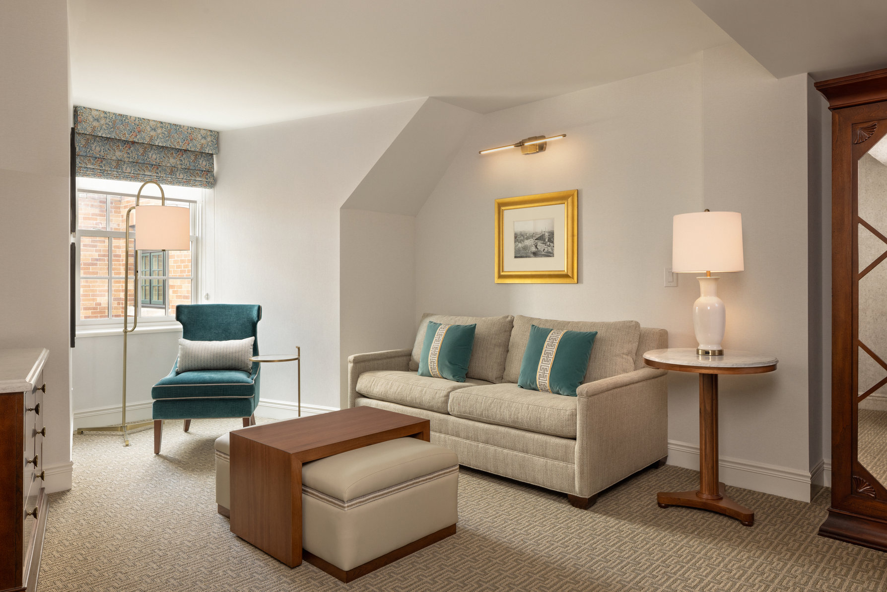 Hotel Roanoke & Conference Center, Curio Collection by Hilton Room Type - 1 KING JR STE ACC RI SHWR