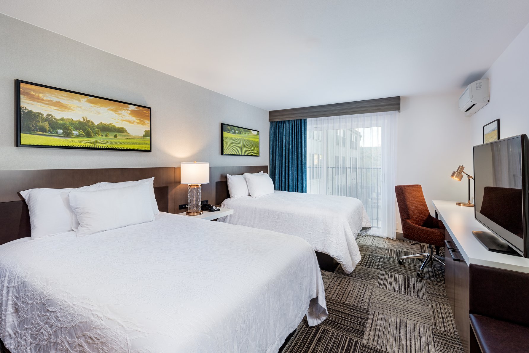 Hilton Garden Inn Davis, CA Room Type - 2 QN ACC RM ROLLIN SHWR
