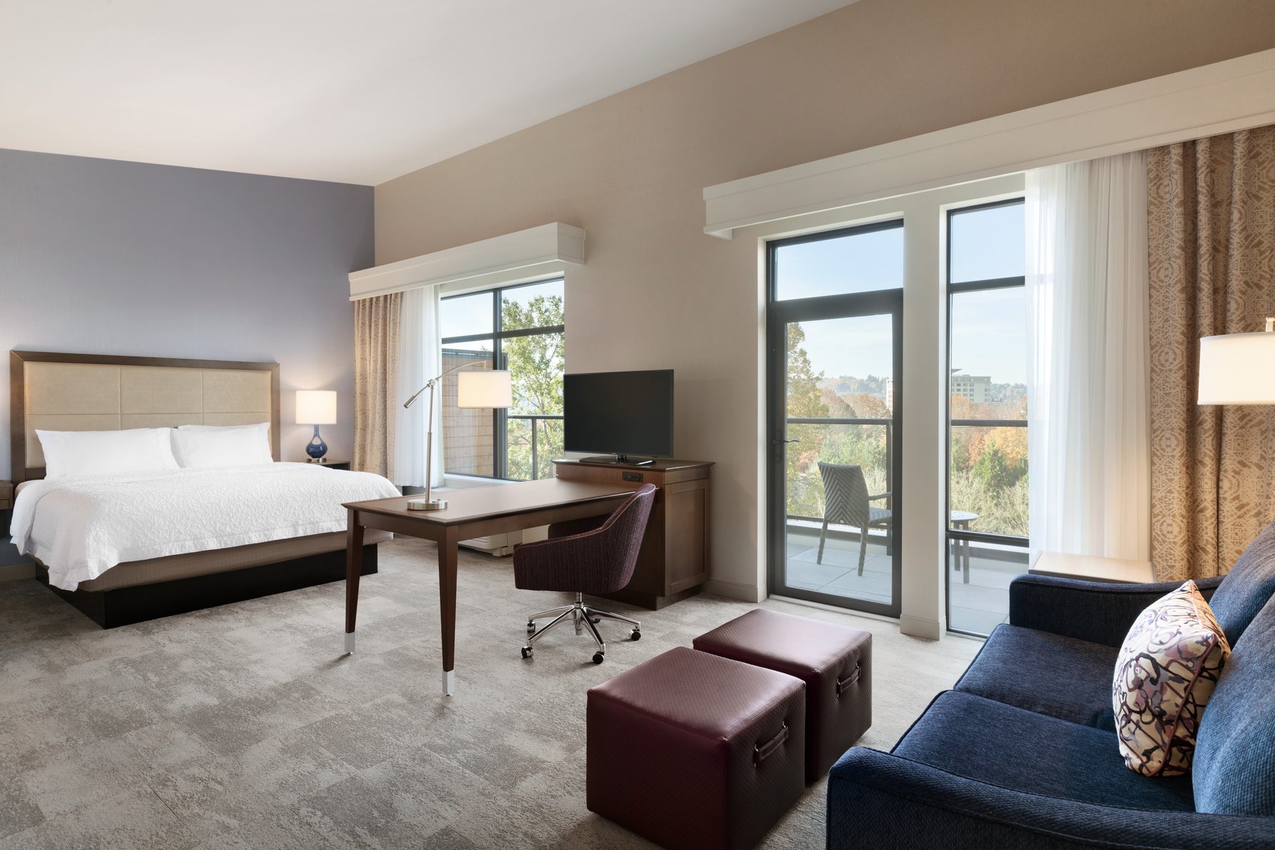 Hampton Inn and Suites Seattle/Renton Room Type - 1 KING STUDIO BALCONY