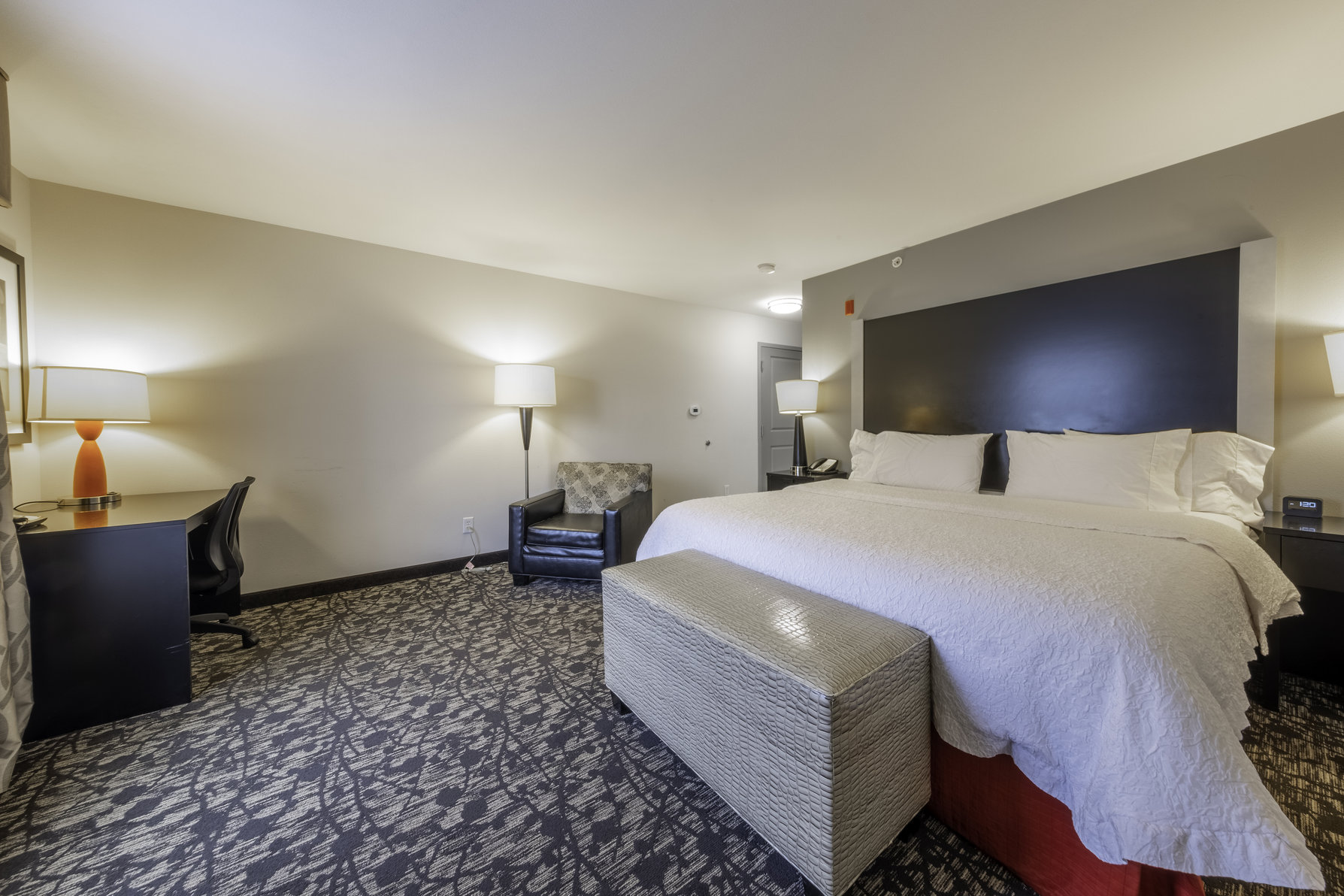Hampton Inn and Suites DuPont Room Type - 1 KG MOB HEAR ACC W TUB NS
