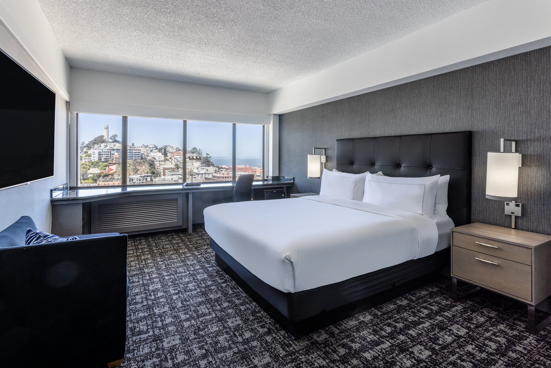 Hilton San Francisco Financial District Room Type - Deluxe King Room with Bay View