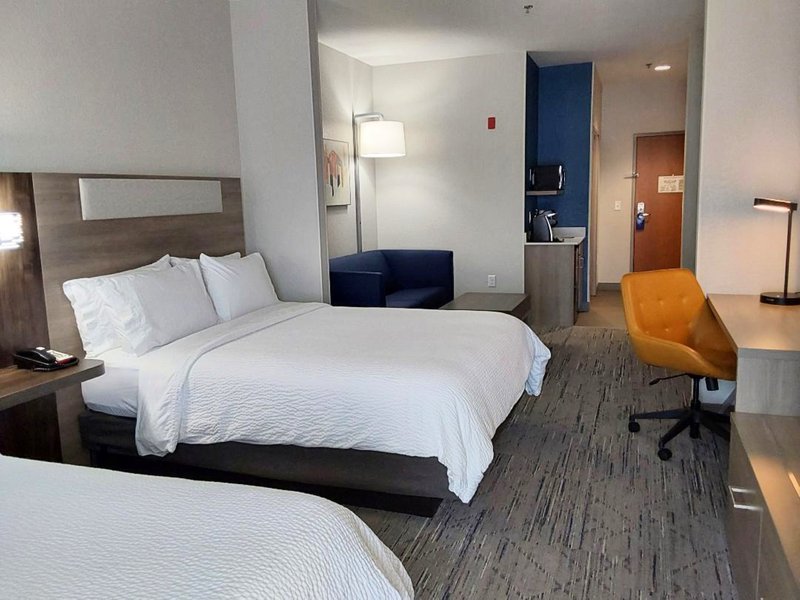 HOLIDAY INN EXP STES ANTIGO