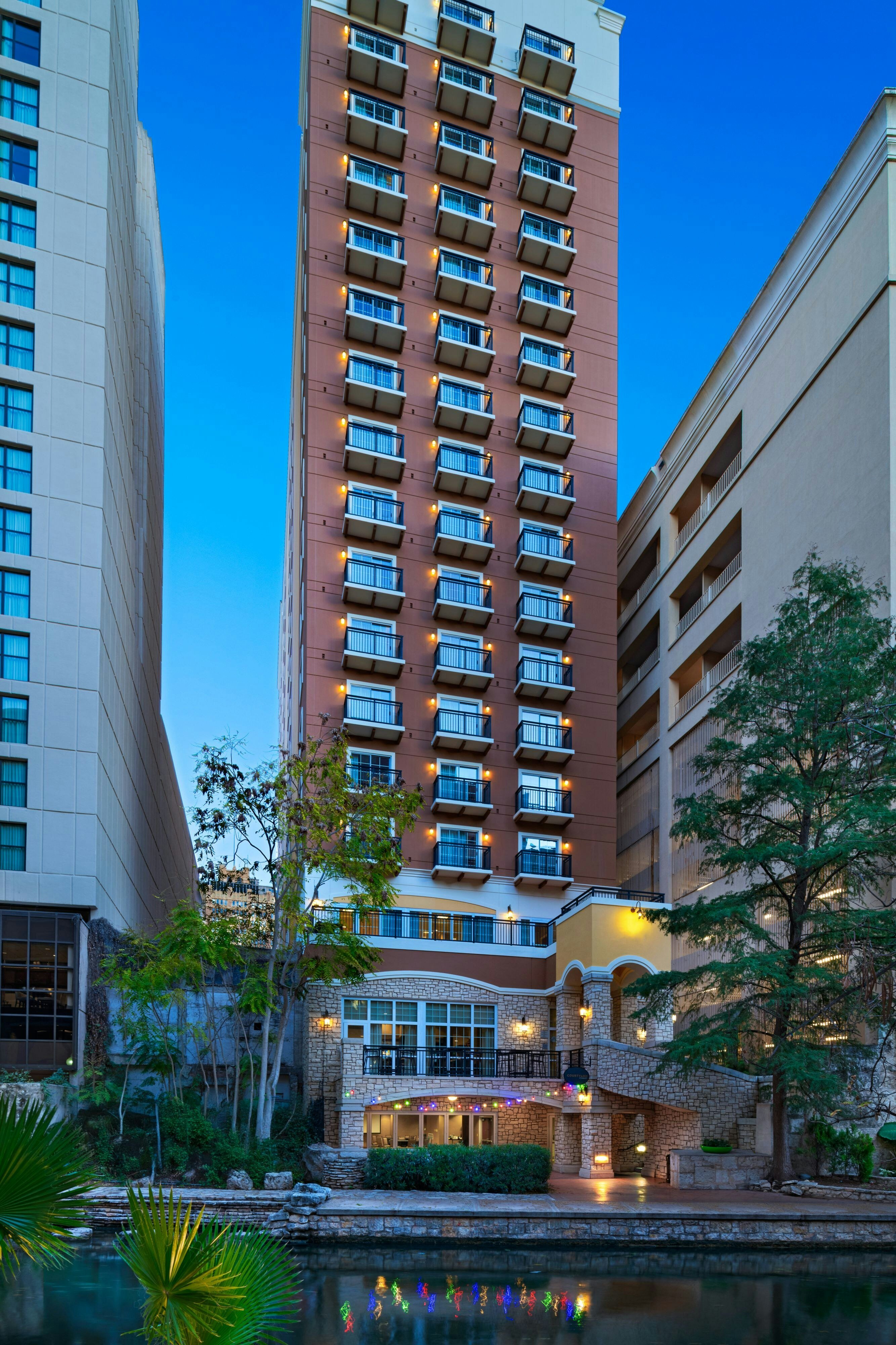 Courtyard by Marriott Riverwalk