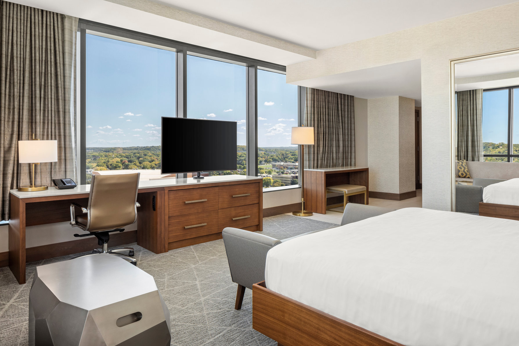 Hilton Rochester Mayo Clinic Area Room Type - 1 KING CORNER EXECUTIVE