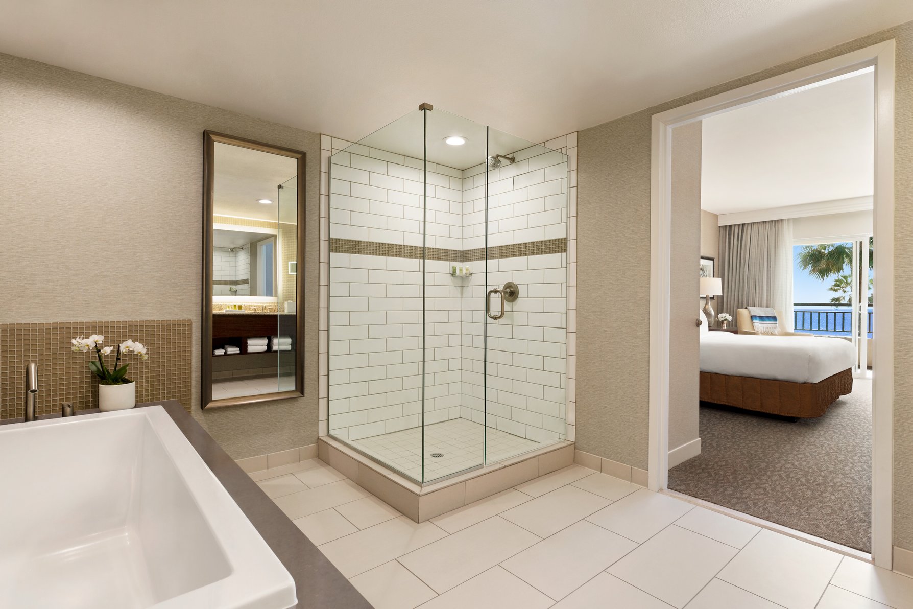 Cape Rey Carlsbad Beach, a Hilton Resort and Spa Room Type - OCEANVIEW BALCONY SUITE