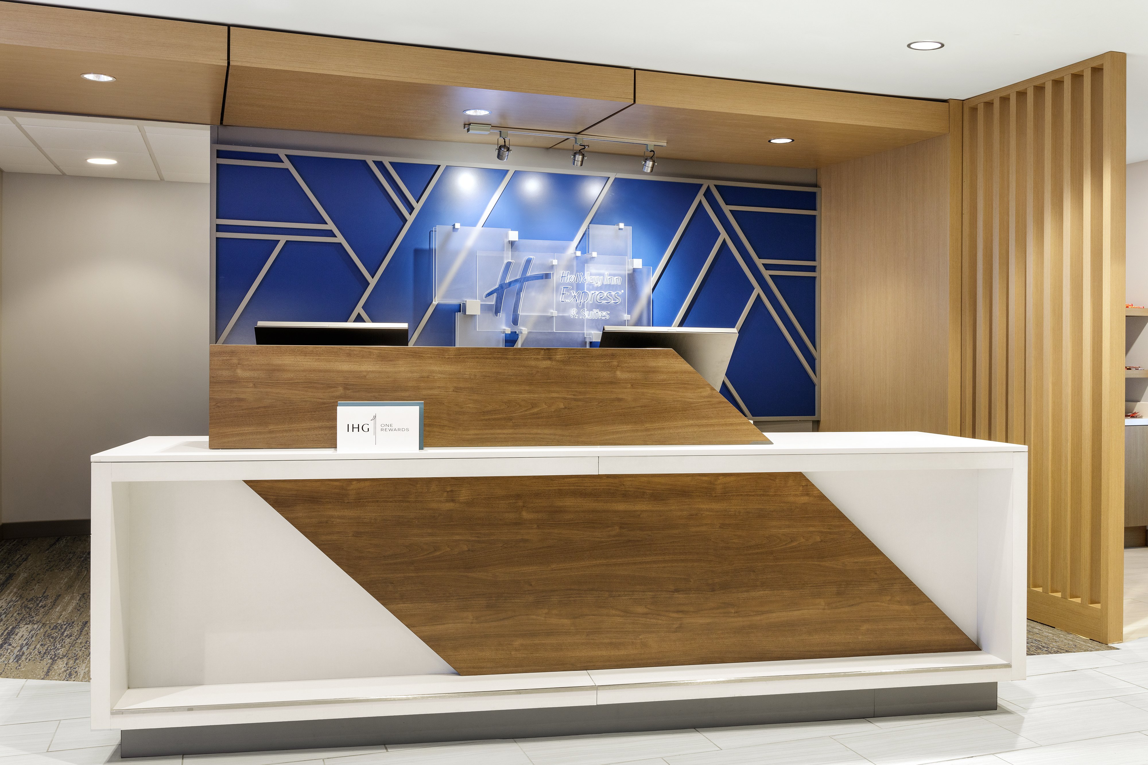 Holiday Inn Express and Suites Plainwell