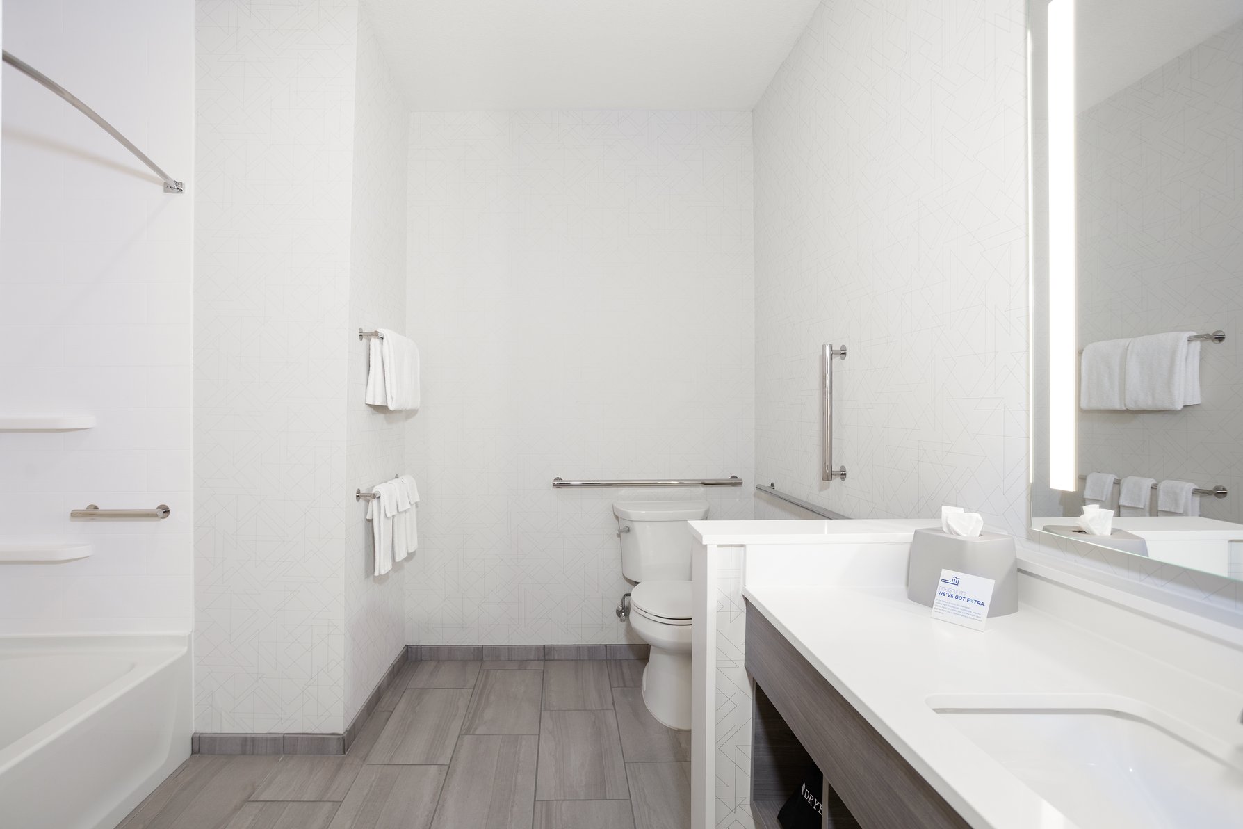 Holiday Inn Express & Suites PLAINWELL by IHG Room Type - 2 Queen Standard Mobility Accessible Tub
