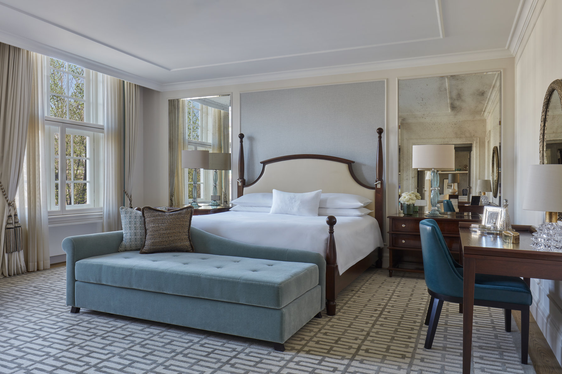 Waldorf Astoria Amsterdam by Hilton Room Type - BRENTANO SUITE