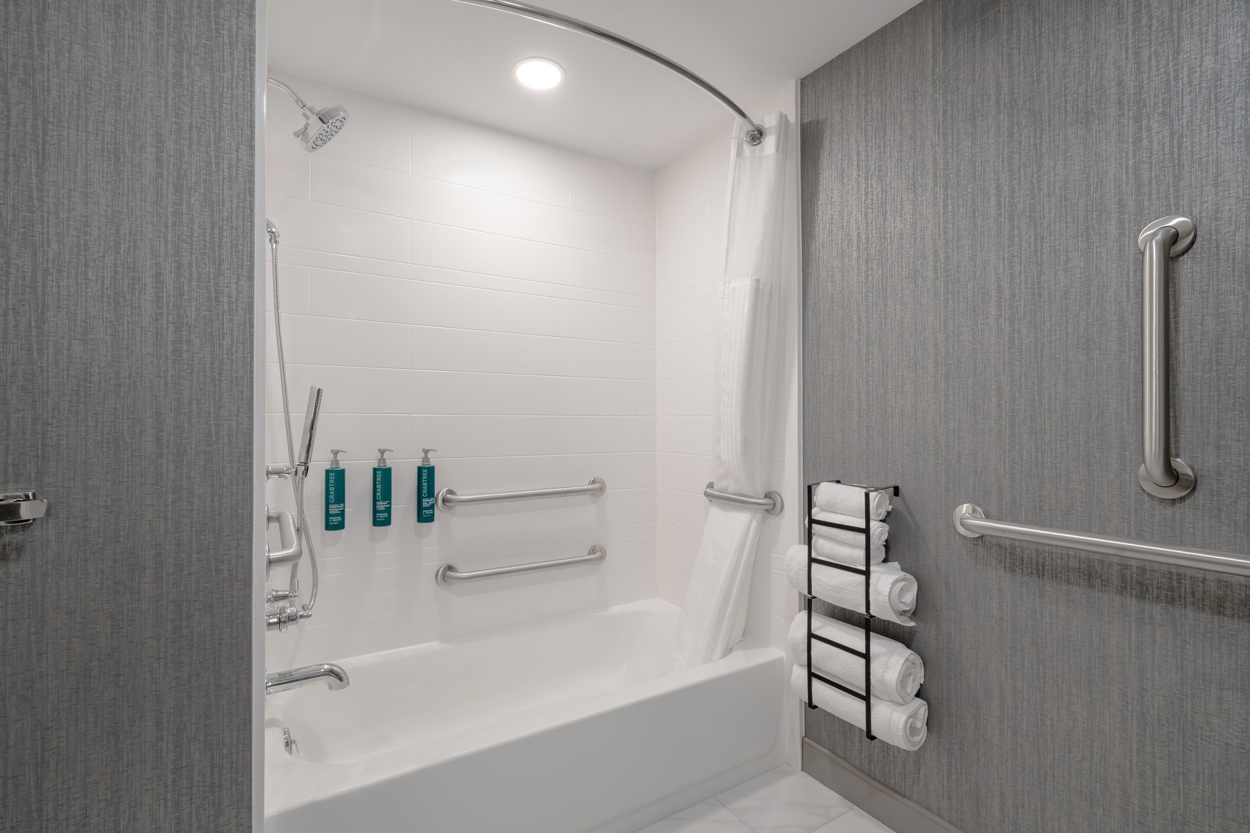 DoubleTree by Hilton Sioux City Room Type - 2 QN MB/HEAR ACCESS TUB