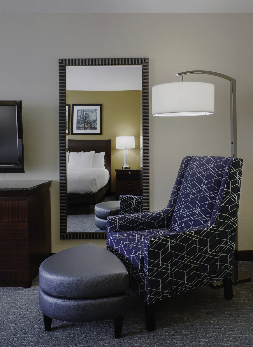 DoubleTree Suites by Hilton Bentonville Room Type - 2QN DLX MOB HEAR W TUB FLR
