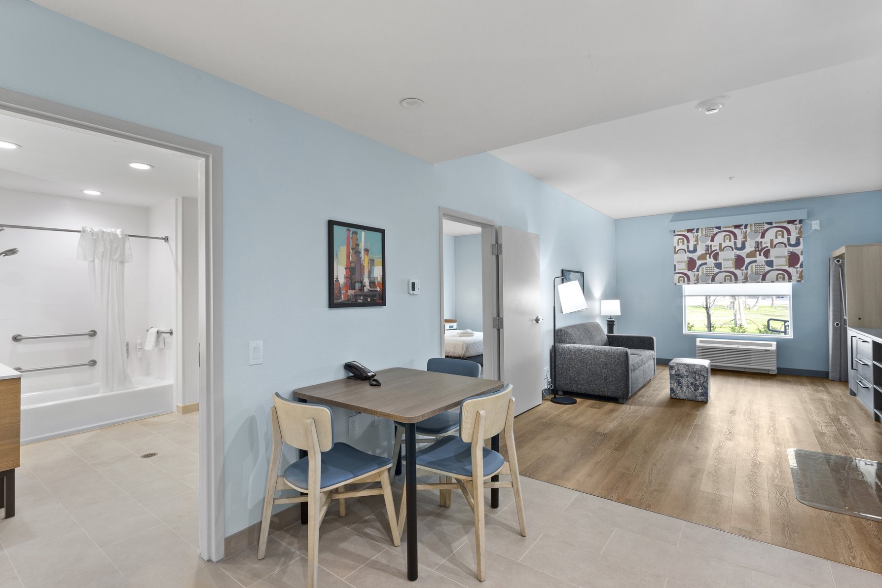 Home2 Suites by Hilton Lake Jackson Room Type - 2QNS ACC BATHTUB SUITE