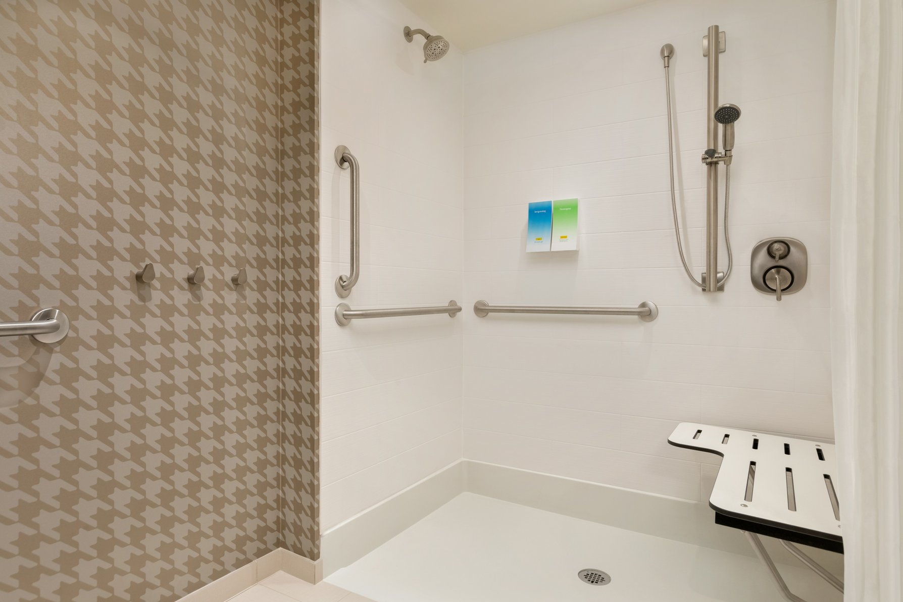 Home2 Suites by Hilton Chicago River North Room Type - 1KG ACC RI SHWR STUDIO STE