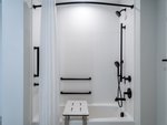 2 Queen Studio Suite Mobility Accessible Tub