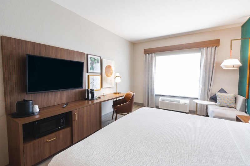 1 KING BED LEISURE NONSMOKING