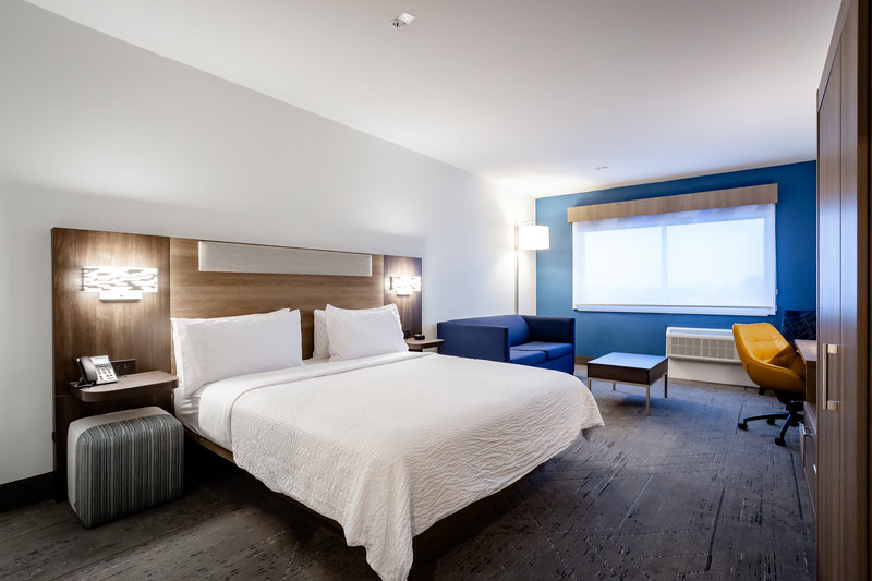 Holiday Inn Express and Suites Waco Downtown