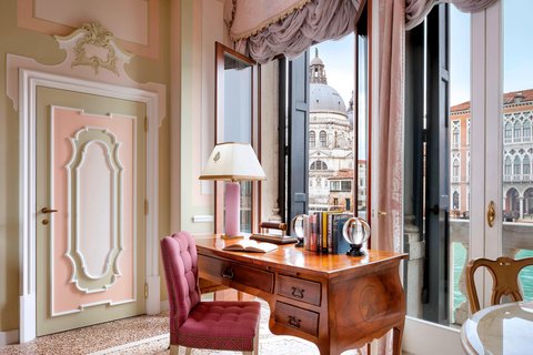 The Somerset Maugham Royal Suite