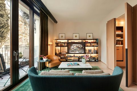 Deluxe Suite living room