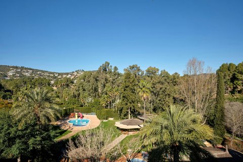 King Superior Guest Room with Balcony - Views