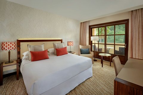 King Superior Guest Room with Balcony