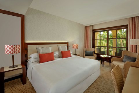 King Superior Guest Room with Balcony