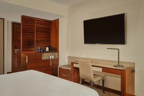 King Superior Guest Room with Balcony