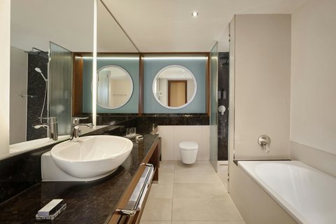 Junior Suite Resort View - Bathroom