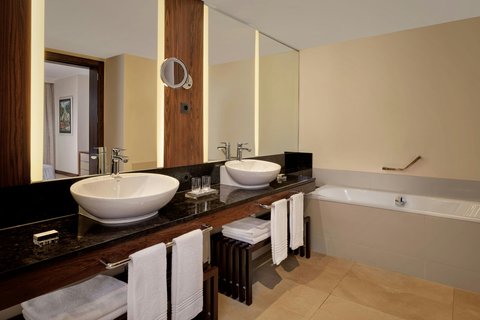 Hole In One Suite - Bathroom