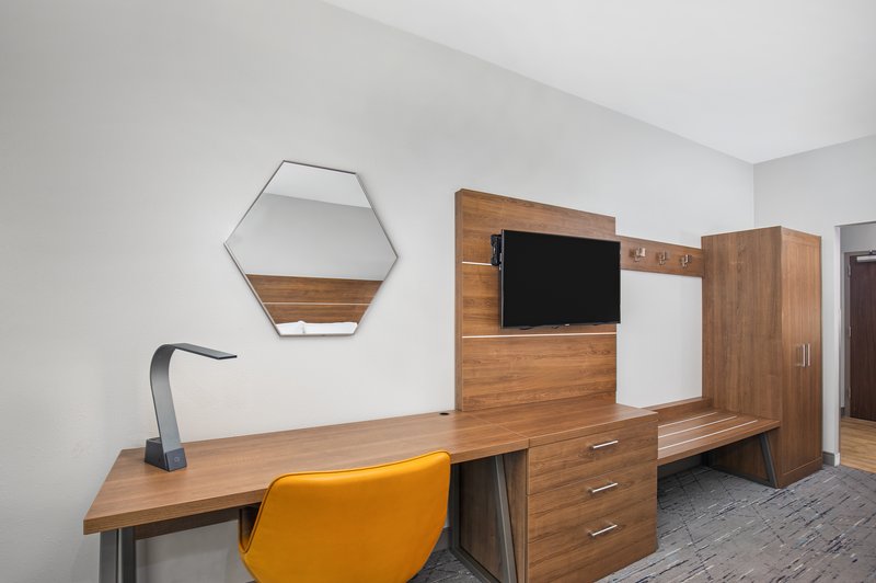 Holiday Inn Express and Suites Carrollton West