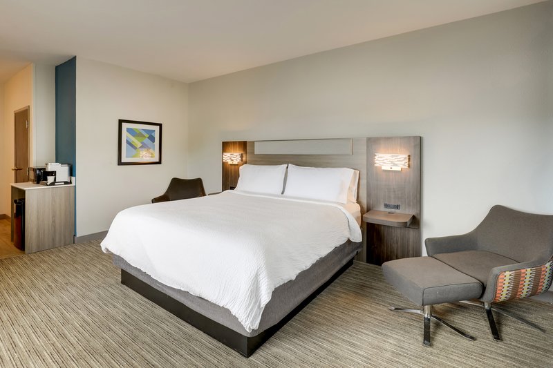 1 KING BED LEISURE NONSMOKING