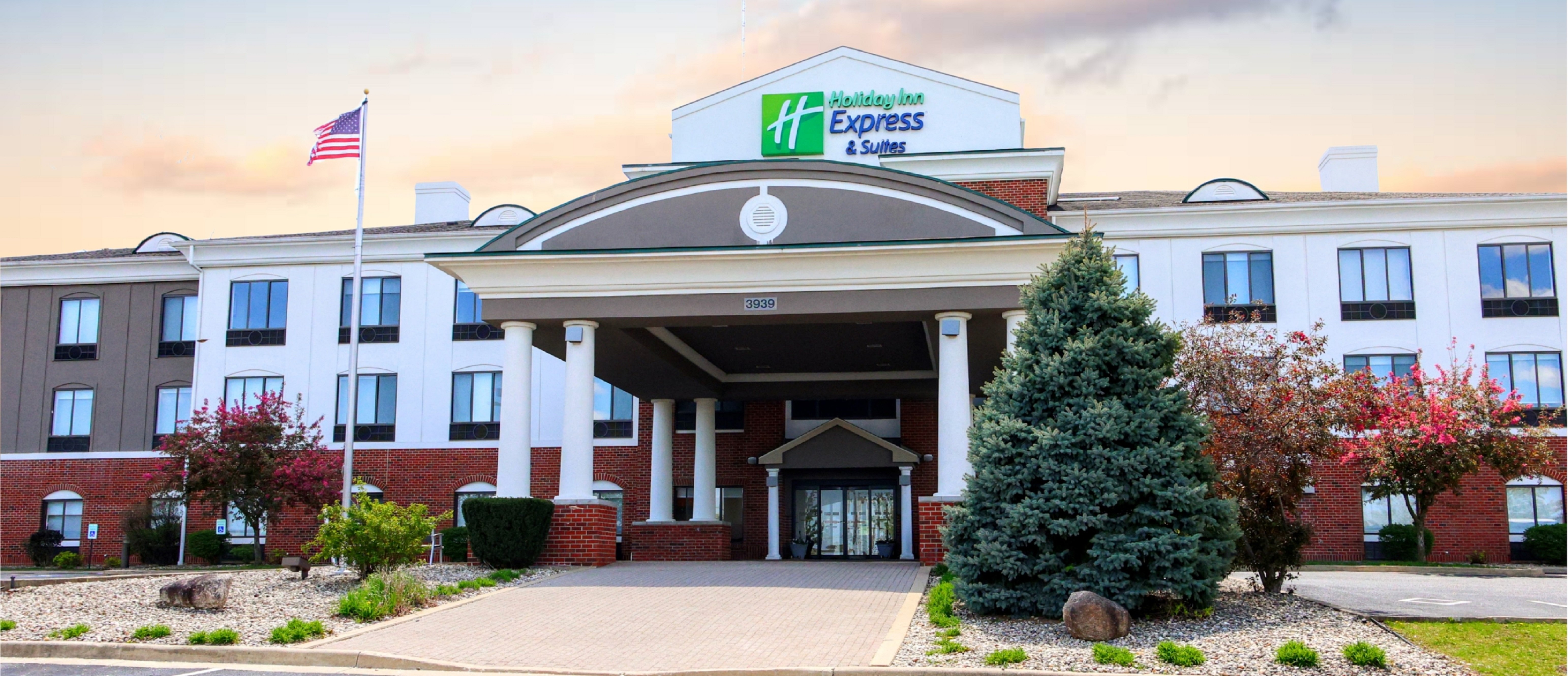 Holiday Inn Express Hotel & Suites