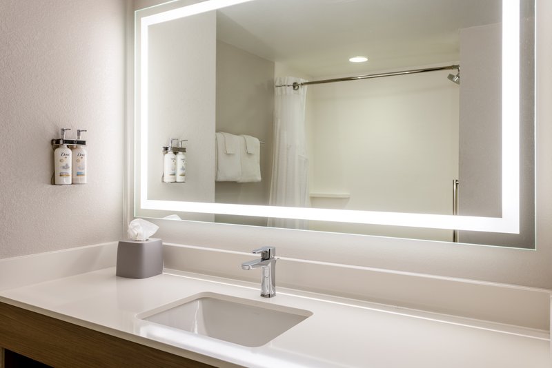 HOLIDAY INN EXP STES FLOWOOD