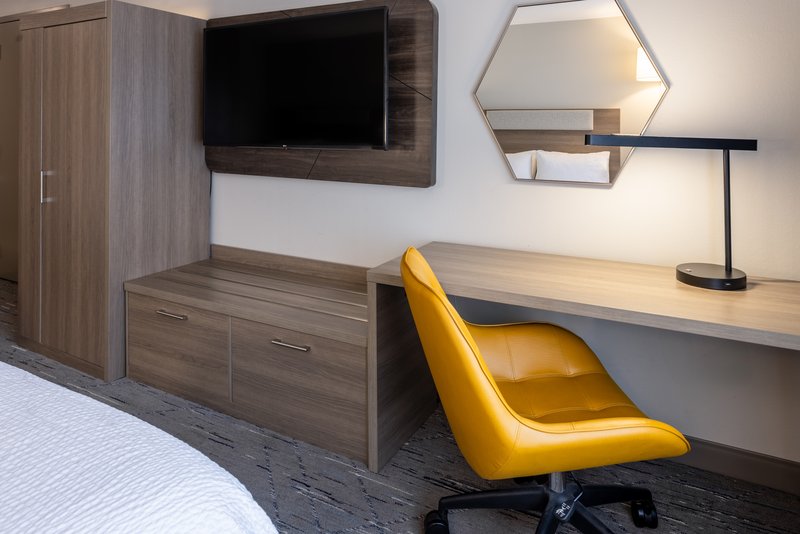 HOLIDAY INN EXP STES FLOWOOD