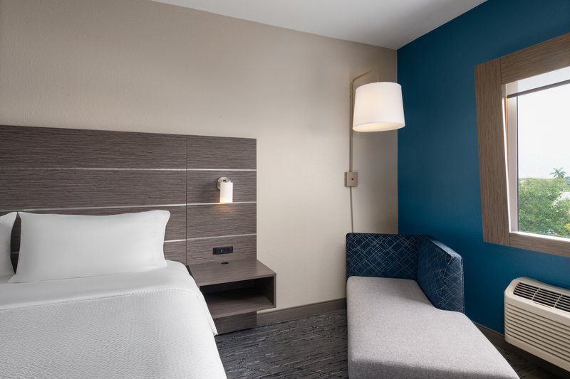 Holiday Inn Express and Suites Boynton Beach East