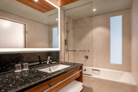Executive Guest Room Bathroom