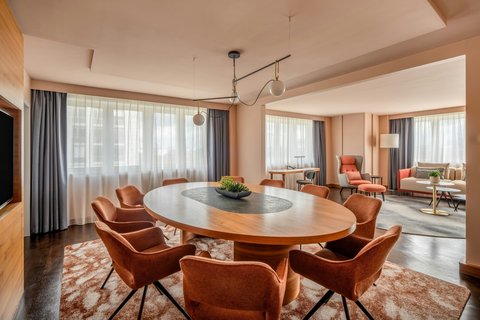 Panorama Suite Meeting Table