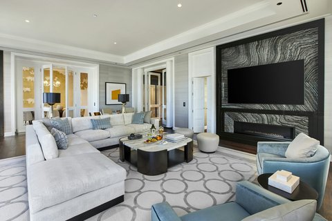 The Peninsula Suite