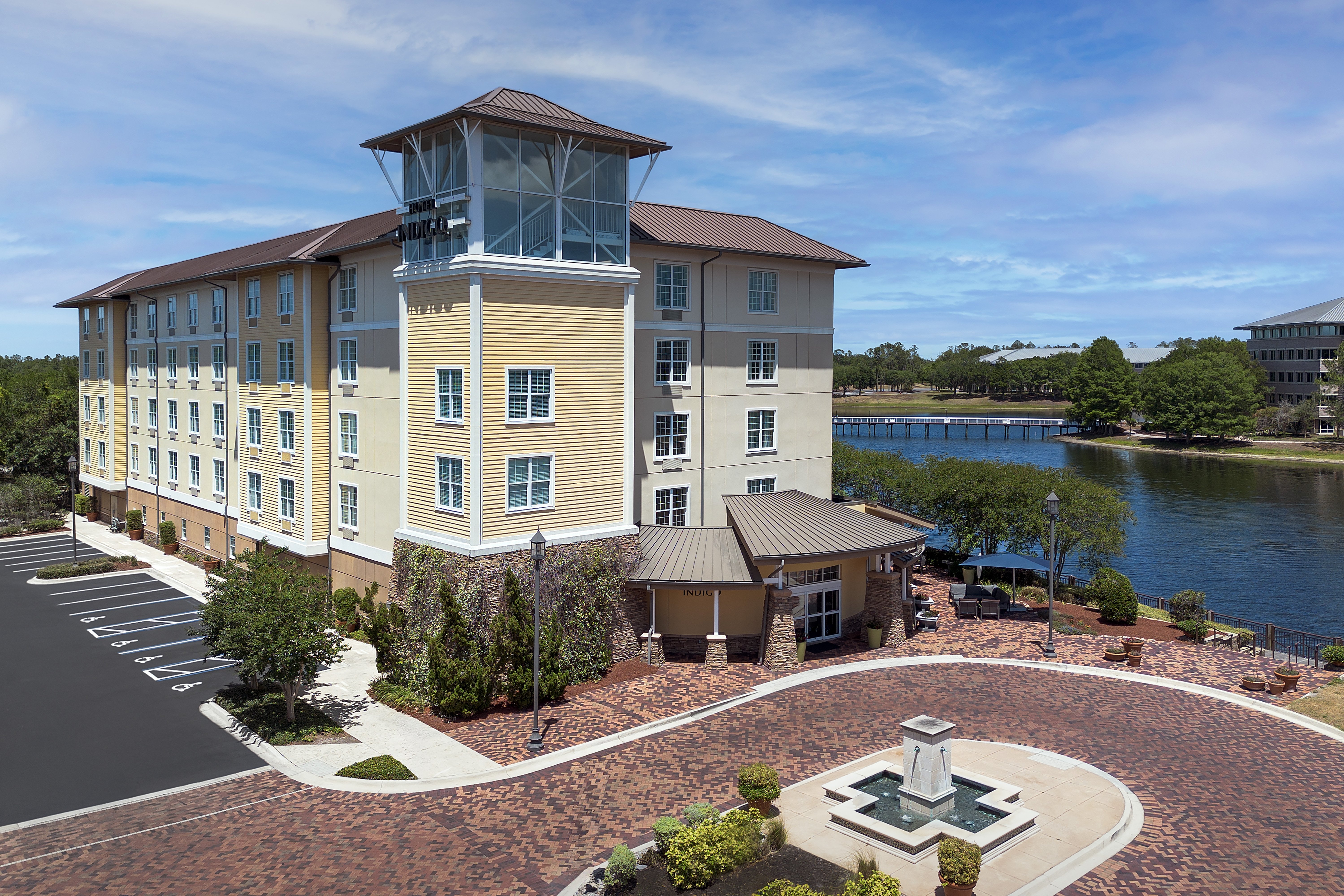 Hotel Indigo Jacksonville Deerwood Park