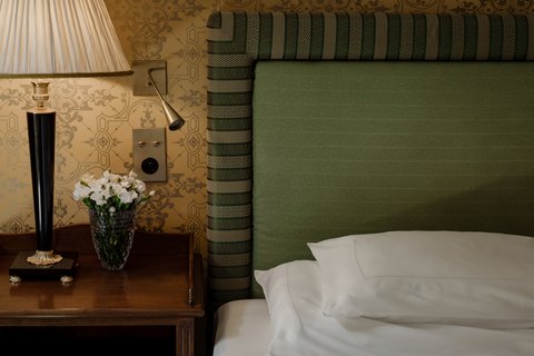 City Queen Room