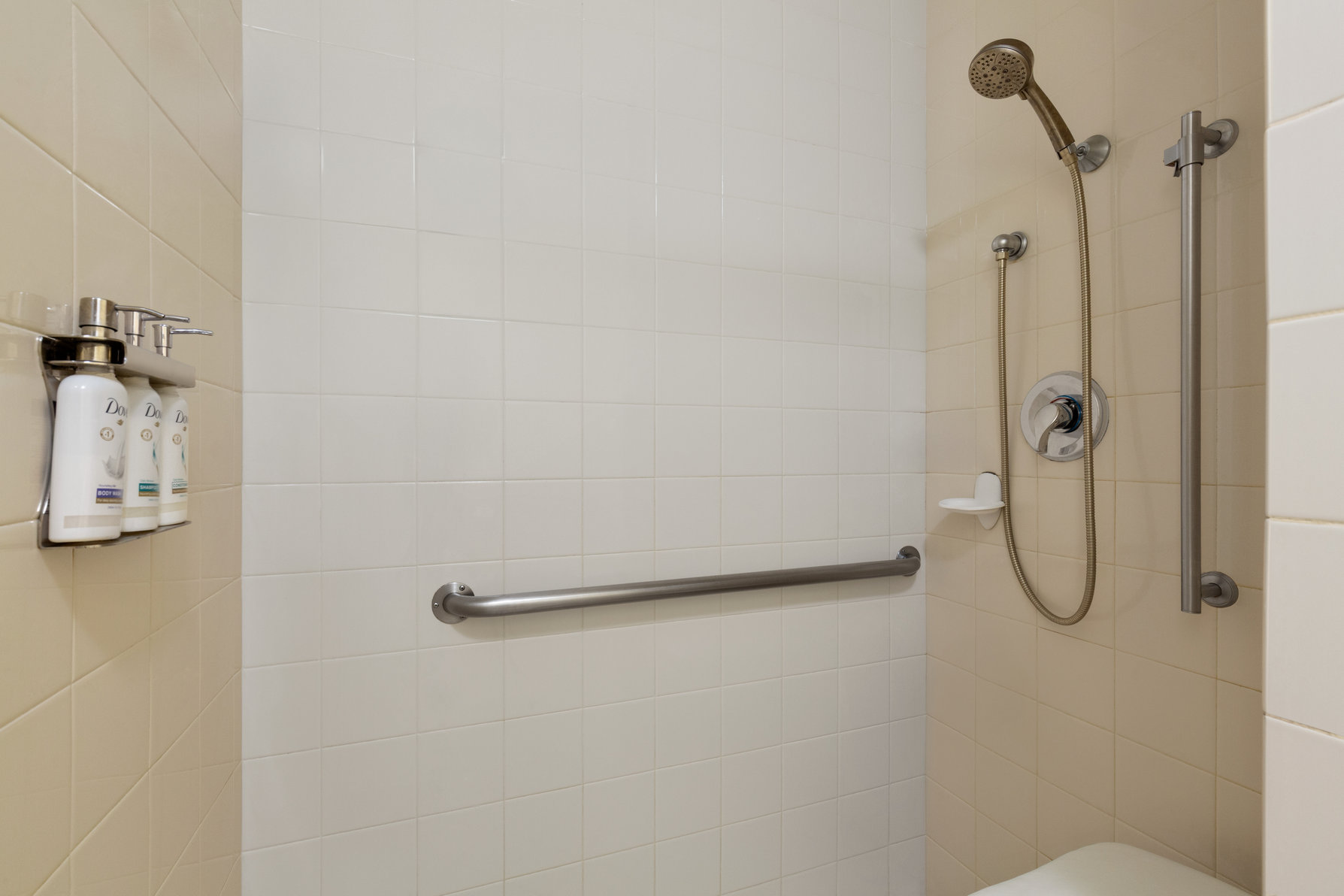 Holiday Inn Express- West Sacramento Room Type - 1 King Bed Standard Mobil Access Tub