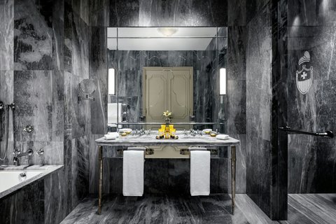 Giglio Prestige bathroom
